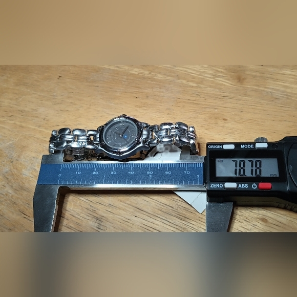 X Relic ladies Quartz. Gray dial, 3 hand movement. SS back and bracelet 26.5 - Picture 6 of 11